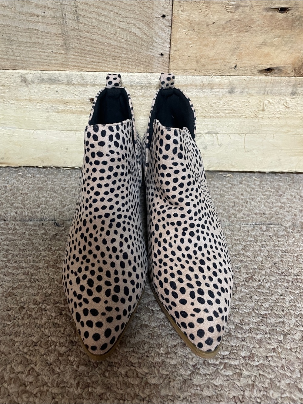 Jolimall size 9 Leopard Spot Pointed Toe Ankle Boots in Beige and Black